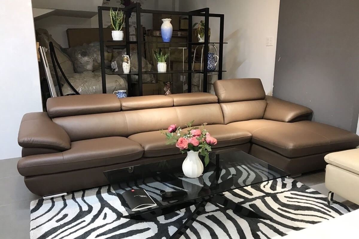 Mẫu sofa góc chữ L với thiết kế rộng rãi, nhiều chỗ ngồi, thích hợp đặt tại những không gian rộng lớn.