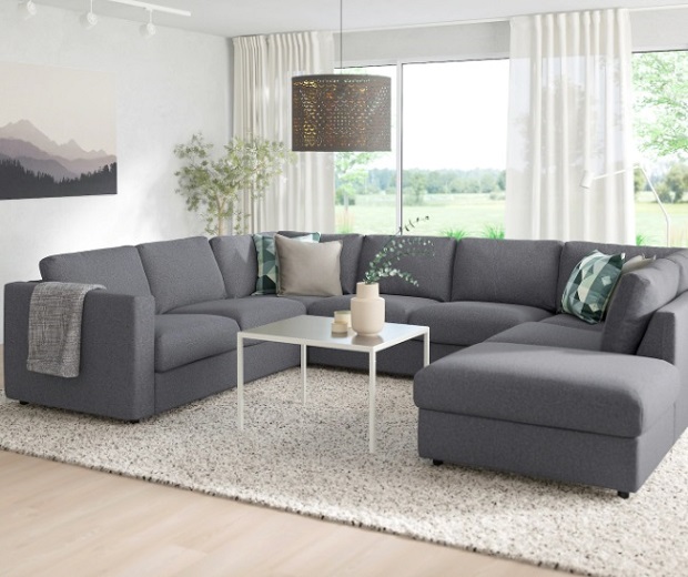 Sofa nỉ chữ U thường có kích thước khá rộng, thích hợp với những không gian rộng rãi, thoáng mát.