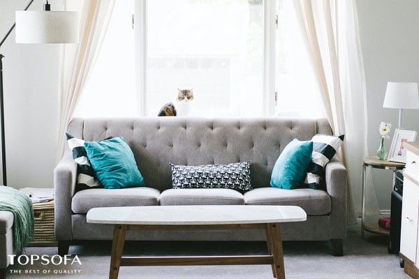 Mẫu sofa nỉ văng màu xám có thiết kế đơn giản với chân gỗ cao cấp có khả năng chịu lực tốt. Phần lưng tựa được thiết kế độc đáo đệm mút mang đến sự êm ái, dễ chịu.