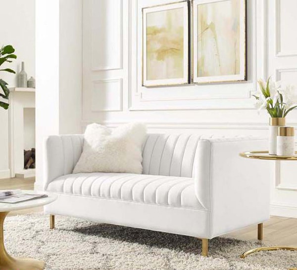 Nếu bạn đang ở chung cư mini hay có phòng khách nhỏ thì chẳng thể bỏ qua mẫu sofa văng trắng này