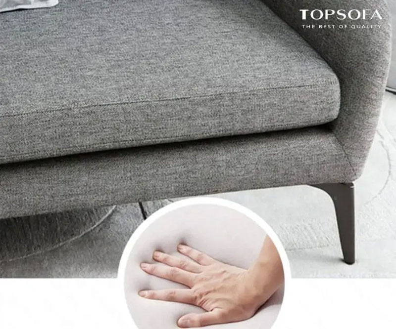 tay cảm nhận đàn hồi bề mặt sofa