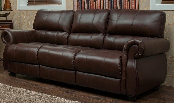 Sofa da màu nâu da bò thật được thiết kế theo phong cách hiện đại, đơn giản cùng họa tiết đường khâu chạy dọc thân ghế với tông màu nâu đất làm tăng thêm thẩm mỹ cho chiếc ghế. Chất liệu da thật đem đến cho người sử dụng trải nghiệm vô cùng cao cấp. 