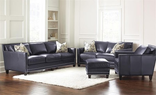 Đây là 1 bộ sofa bao gồm một sofa văng 3 chỗ, một sofa văng 2 chỗ và một sofa đơn dùng cho căn hộ có phòng khách rộng rãi. Điểm nổi bật của bộ sofa là thiết kế hiện đại này màu sắc xám xanh hiện đại với phần da bóng bẩy, 