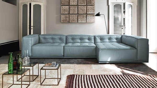 Sofa da kiểu dáng chữ L tích hợp 2 chỗ ngồi và một ghế liền vừa có thể dùng ngồi vừa có thể dùng nằm thư giãn. Sofa dạng bệt, kích thước vừa phải hợp với các không gian sạch sẽ, thoáng đãng. Màu sắc dịu nhẹ, bắt mắt tạo cho không gian một sự hài hòa vượt trội.