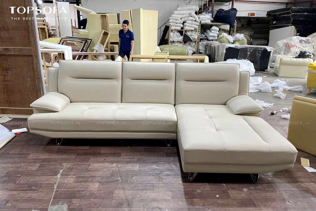 Với sofa góc L nhỏ màu kem, bạn có thể dễ dàng kết hợp với các sản phẩm nội thất khác trong gia đình mình. 