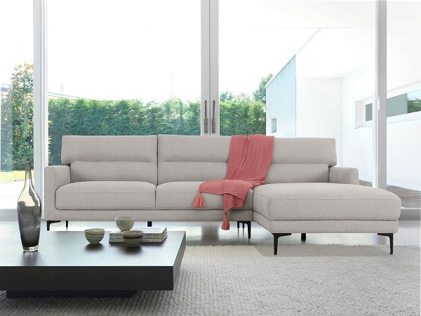 Tay vịn mẫu ghế sofa này có độ cao vừa phải, góc trái băng rộng mang lại sự thoải mái cho người dùng và là địa điểm lý tưởng để nằm nghe nhạc, xem phim