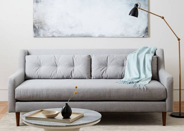 Gây ấn tượng với gam màu trắng sữa nổi bật, sang trọng. Mẫu ghế sofa mini băng dài với thiết kế đơn giản, đệm ngồi được thiết kế trải dài, không chia đệm ngồi giúp bạn có thể khai thác tối đa công năng.