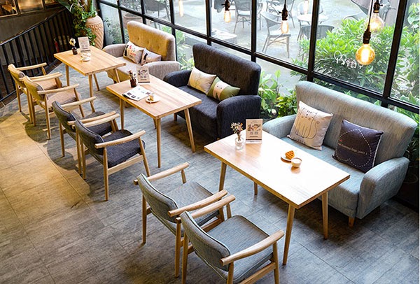 Mẫu sofa văng kích thước 1m2 là sự lựa chọn yêu thích cho các phòng trà và quán cafe 