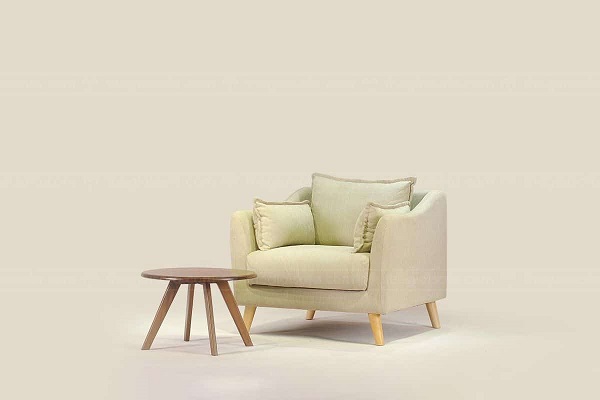 Sofa văng mini ghế đơn 1 chỗ có thiết kế vuông vắn quen thuộc thể hiện sự quý phái. Hệ thống khung và đệm ghế được kết hợp hài hòa mang đến cho người dùng cảm giác dễ chịu khi sử dụng. Bạn có thể kết hợp với bàn tròn để hoàn thiện không gian sống gia đình