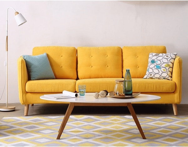 Nên kết hợp sofa văng vàng với các sản phẩm nội thất màu trắng để đem lại tính thẩm mỹ cao nhất. 