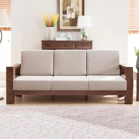 Phòng khách sẽ luôn có cảm giác ấm cúng và thanh lịch khi có mẫu sofa băng 3 chỗ này