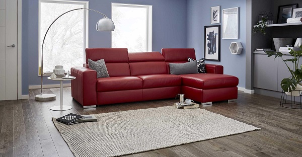 Chân mạ bạc sang trọng chính là điểm nhấn giúp mẫu sofa góc này hoàn hảo hơn trong căn phòng khách nhỏ.