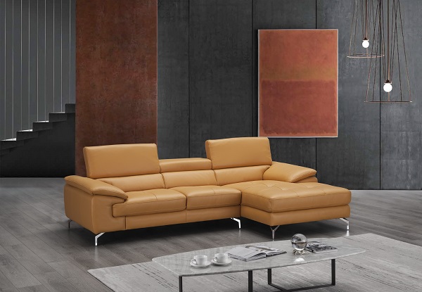 Với màu sắc nổi bật, chắc chắn đây sẽ là mẫu sofa giúp làm nổi bật cá tính mạnh mẽ của không gian sống gia đình bạn. 