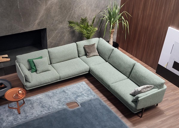 Sofa góc 3m chữ V được thiết kế rộng rãi với màu sắc chủ đạo là màu xanh mint nhã nhặn. Những mẫu sofa nỉ luôn ghi điểm bởi sự mềm mại và ấm áp nên sản phẩm này đang dần trở nên phổ biến hơn bao giờ hết trong không gian kiến trúc nhà ở hiện nay.