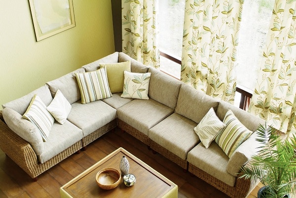 Mang xu hướng thời xưa, mẫu sofa này được các quán cà phê, quán nước rất ưa chuộng và luôn luôn được săn đón mỗi khi ra mẫu sản xuất mới.