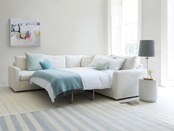 Sắc trắng sữa tinh khôi của sofa góc giường kéo đa năng không chỉ làm nên vẻ đẹp trẻ trung, hiện đại, sáng rỡ, rạng ngời mà còn làm cho căn phòng trông rộng, thoáng hơn