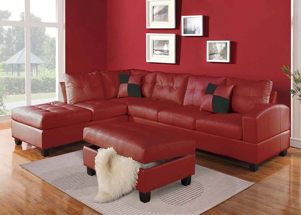 Mẫu sofa góc màu đỏ này phù hợp với không gian phòng đơn giản làm nổi bật sự tinh tế, thanh tao