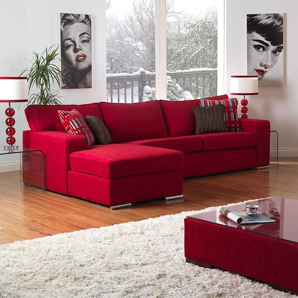 Mẫu sofa góc màu đỏ đậm đem đến không gian tươi trẻ, cá tính phù hợp với những người trẻ