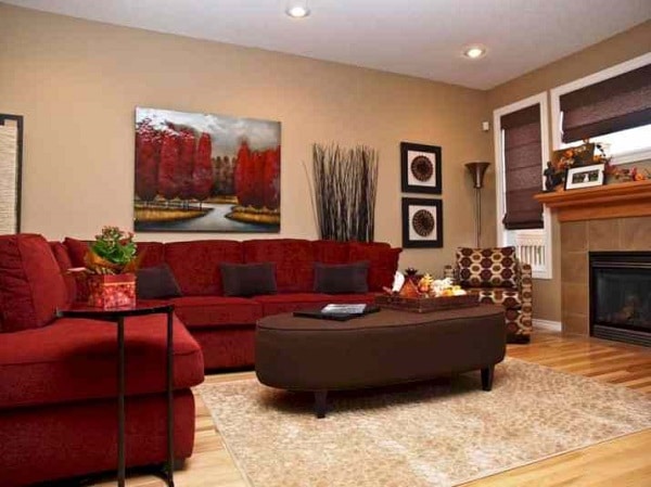 Mẫu sofa góc màu đỏ đậm đem đến sự êm ái thoải mái cùng thiết kế đơn giản, nhã nhặn đem đến không gian tinh tế