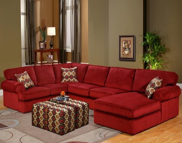 Mẫu sofa góc đỏ đem đến sự tinh tế, nhã nhặn với thiết kế đơn giản phù hợp với không gian hiện đại của các hộ gia đình