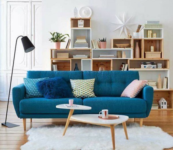 Sofa ở phòng làm việc có thể được bố trí gọn gàng ngăn nắp đủ ảnh sáng