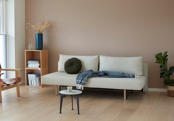 Gam màu trắng càng làm sofa thêm nổi bật với vẻ đẹp tinh tế, sang trọng và thanh lịch.