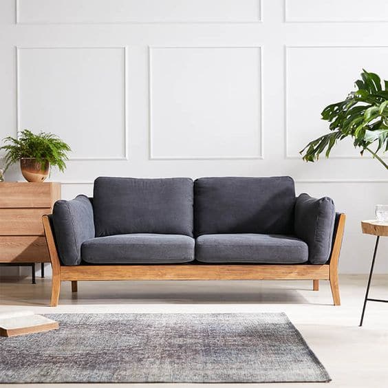 Sofa văng màu gỗ sáng màu mang lại cho không gian vẻ đẹp tươi mới và tràn đầy sức sống. 