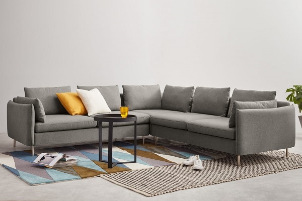 Những gia chủ đề cao tính linh hoạt, muốn ghép nối sofa theo nhiều kiểu khác nhau để mang lại sự mới mẻ cho căn phòng nên chọn sofa góc tay trứng