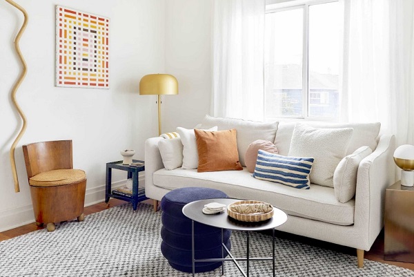 Sofa văng với gam màu trắng mang lại cảm giác nhẹ nhàng, dễ chịu cho căn phòng. 