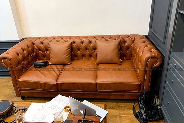 Sofa văng da mang vẻ đẹp cổ điển là mẫu sofa da đẹp tại Hà Nội được yêu thích nhất hiện nay