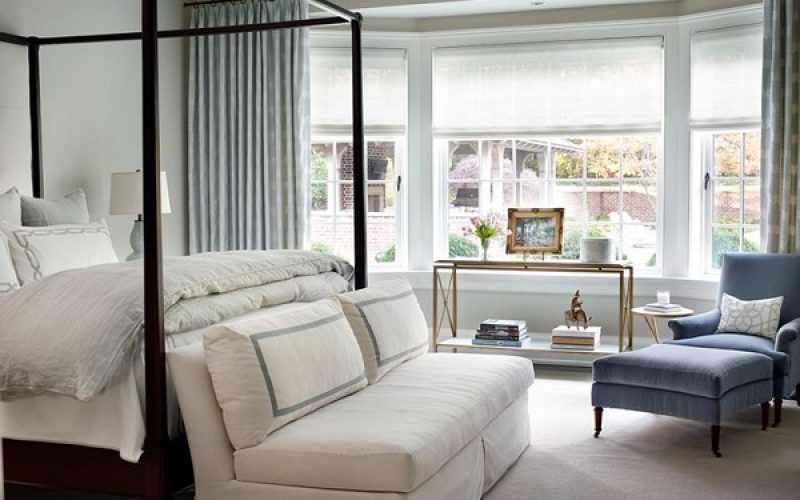 Bạn có thể sử dụng sofa văng 1m8 trong phòng ngủ để tạo nên một không gian đọc sách, xem TV và thư giãn cho riêng mình.